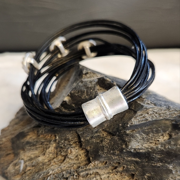 NWOT Black leather rhinestone bracelet with magnet clasp - Picture 2 of 4